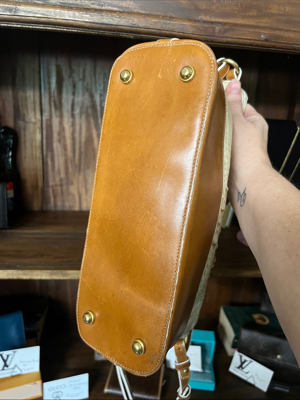 Brahmin Vintage Cream & Tan Leather Shoulder Bag - Picture 4 of 8